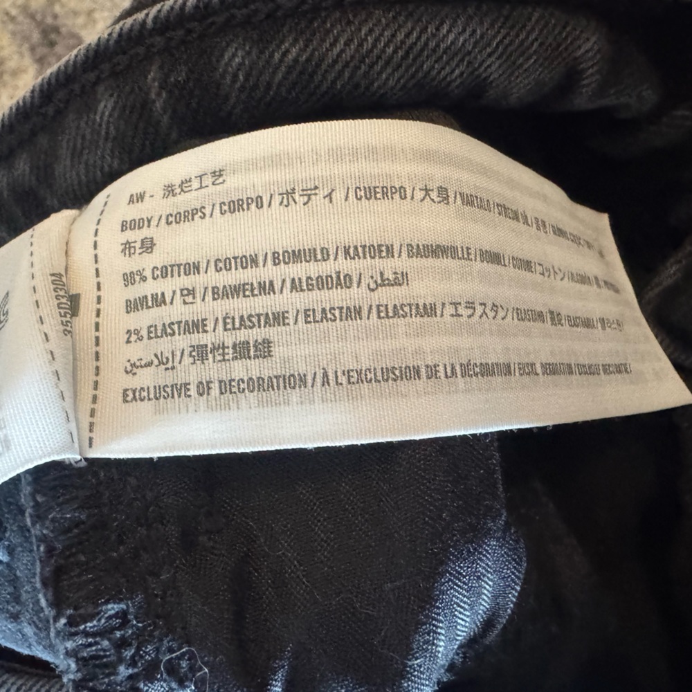 Hollister High-Waisted Black Jeans with Butterfly Print - Picture 10 of 12